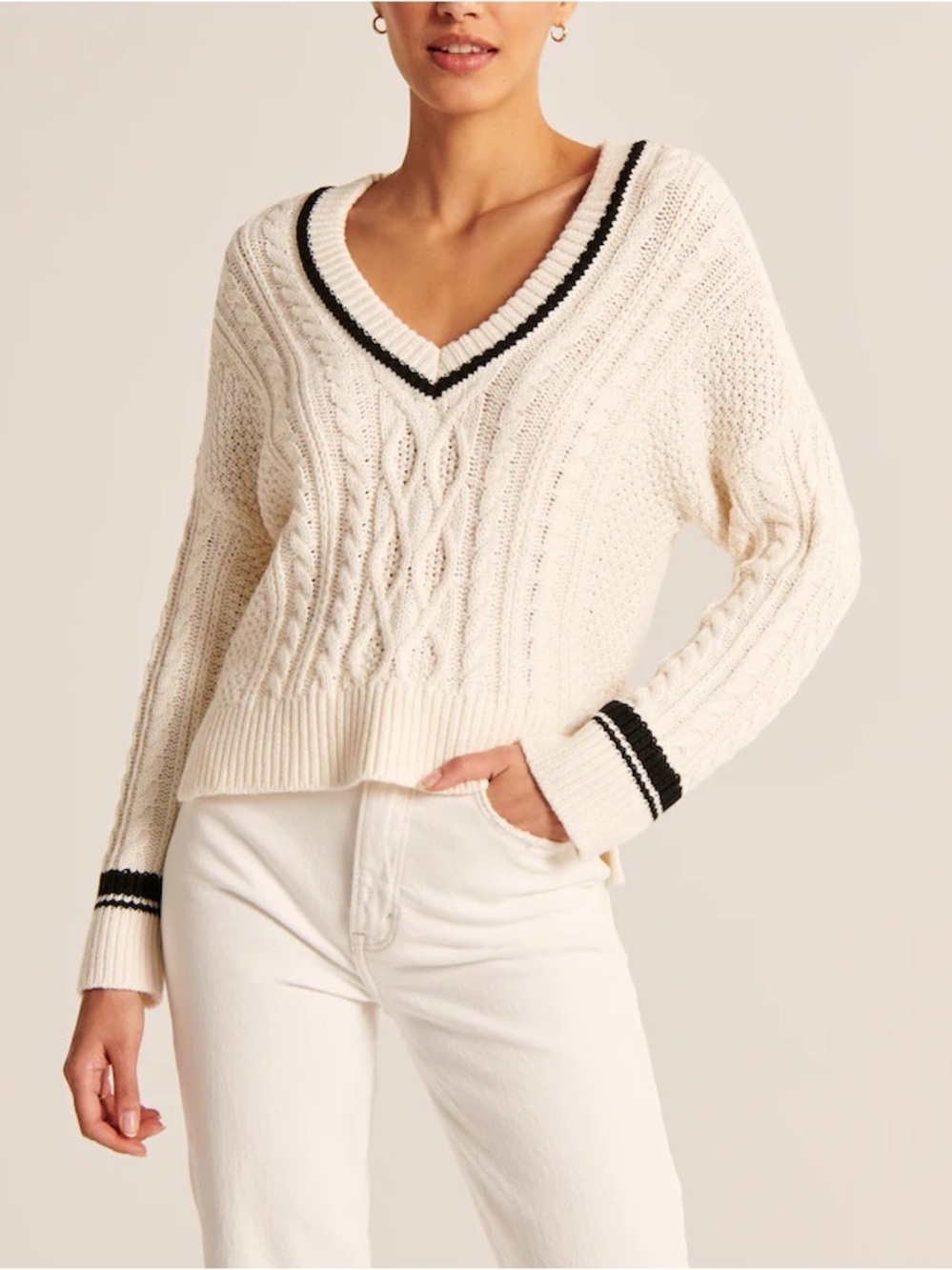Like New Abercrombie & Fitch Cream Cable Knit V-Neck Sweater Women’s Size XS